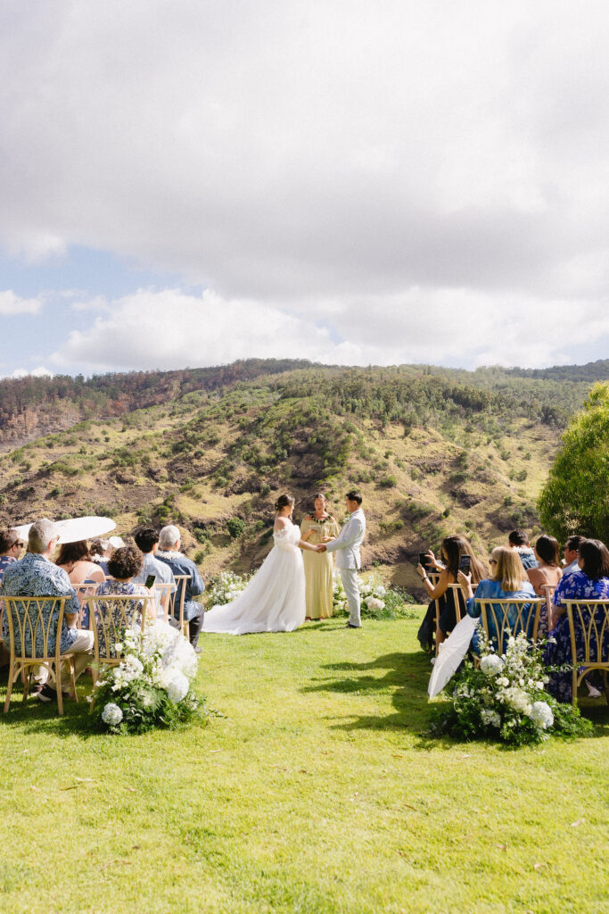 How We Spread Photos Throughout the Day at This Waialua Valley Farms Wedding