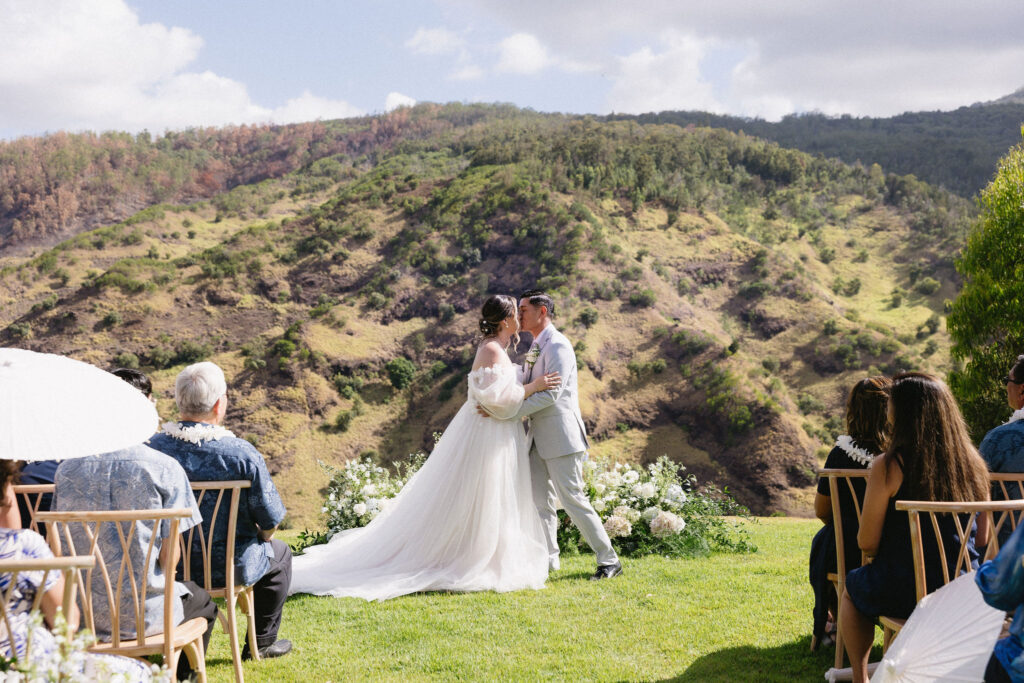How We Spread Photos Throughout the Day at This Waialua Valley Farms Wedding