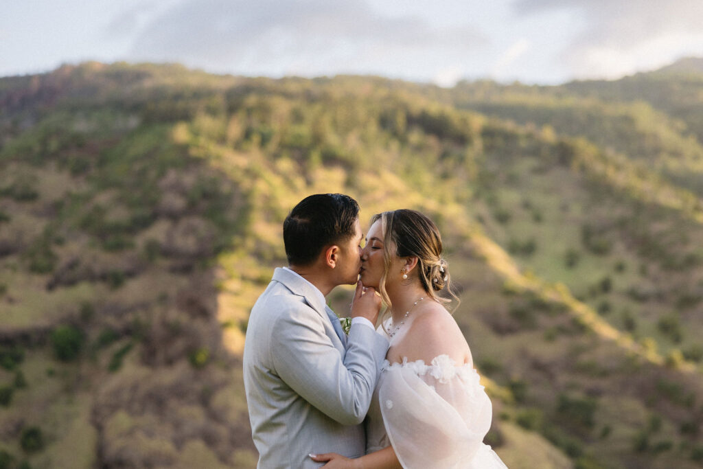 How We Spread Photos Throughout the Day at This Waialua Valley Farms Wedding