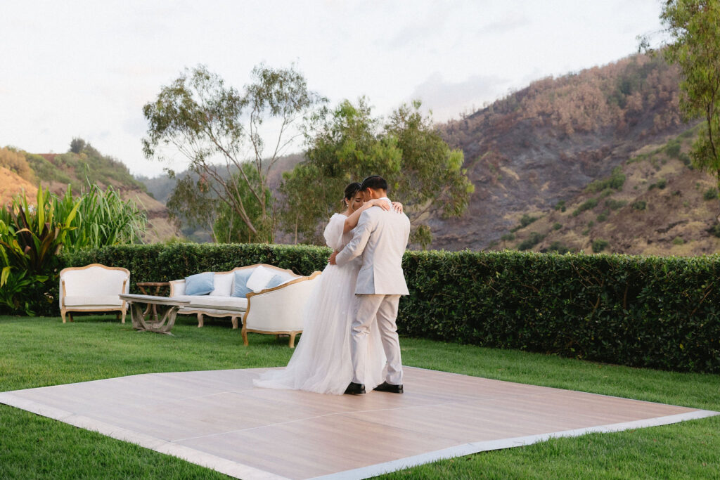 How We Spread Photos Throughout the Day at This Waialua Valley Farms Wedding