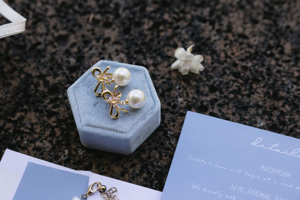 How We Spread Photos Throughout the Day at This Waialua Valley Farms Wedding