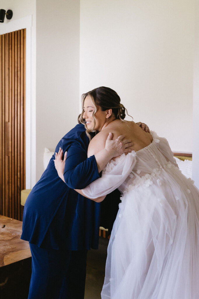 How We Spread Photos Throughout the Day at This Waialua Valley Farms Wedding