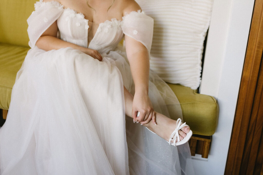 How We Spread Photos Throughout the Day at This Waialua Valley Farms Wedding