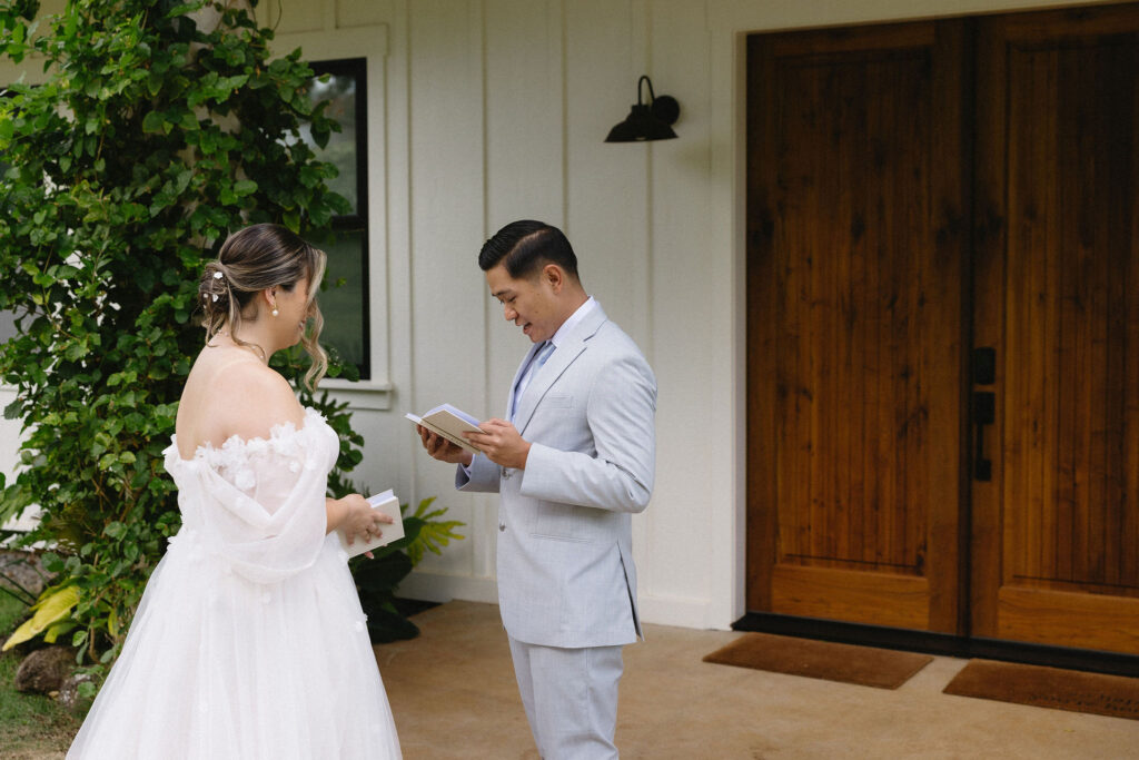 How We Spread Photos Throughout the Day at This Waialua Valley Farms Wedding