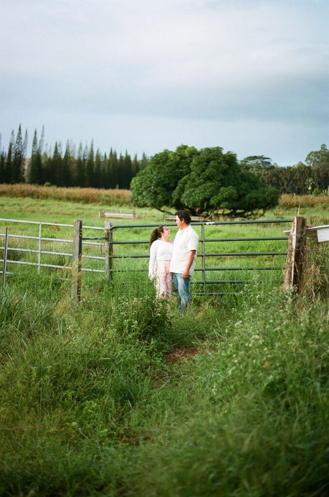 A Meaningful Hawaii Engagement Session on the Outer Islands