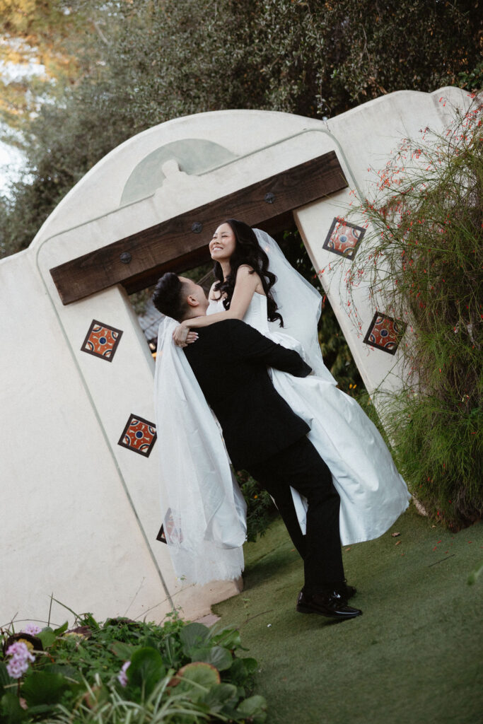 romantic bridal photos in hawaii