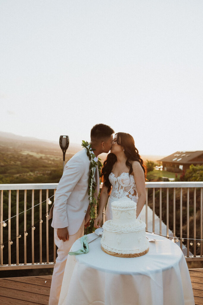 picture of the newly married couple kissing