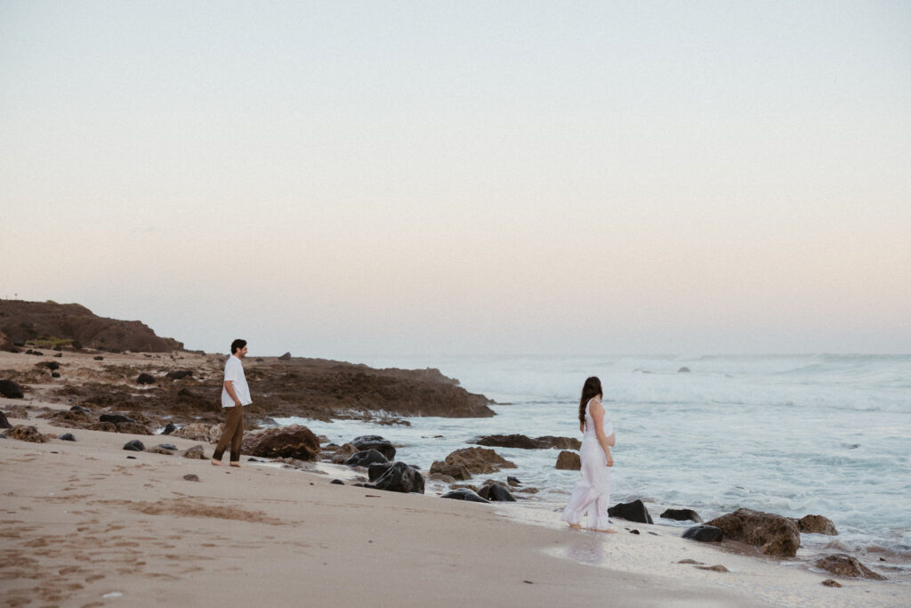 intimate maternity photos in oahu