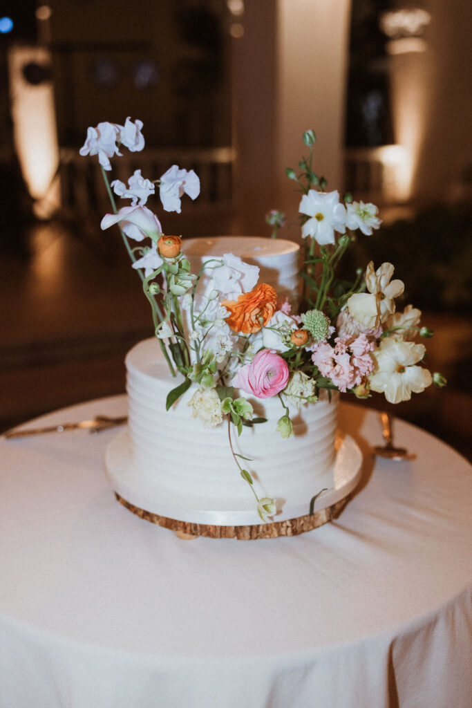 cute picture of the wedding cake