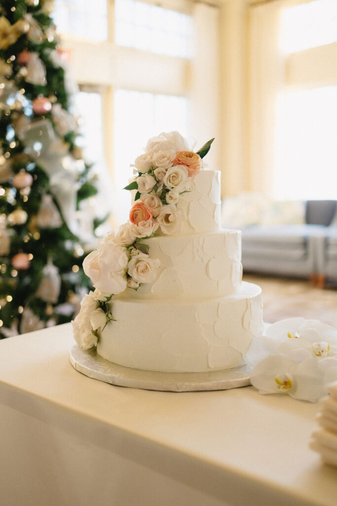 beautiful picture of the wedding cake
