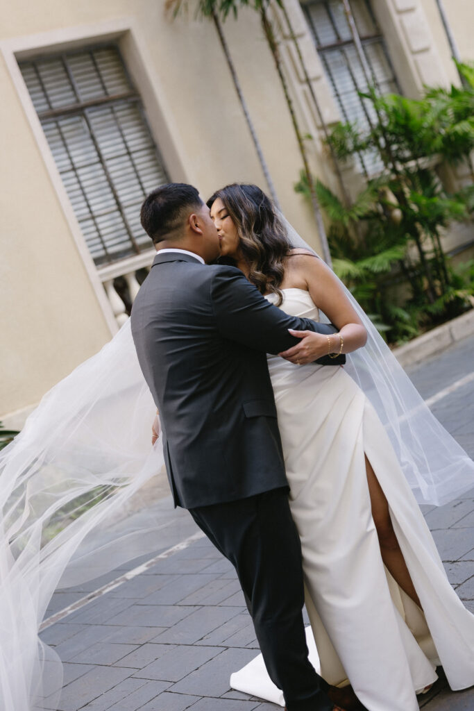 Timeless Café Julia Wedding Details in Honolulu, Hawaii