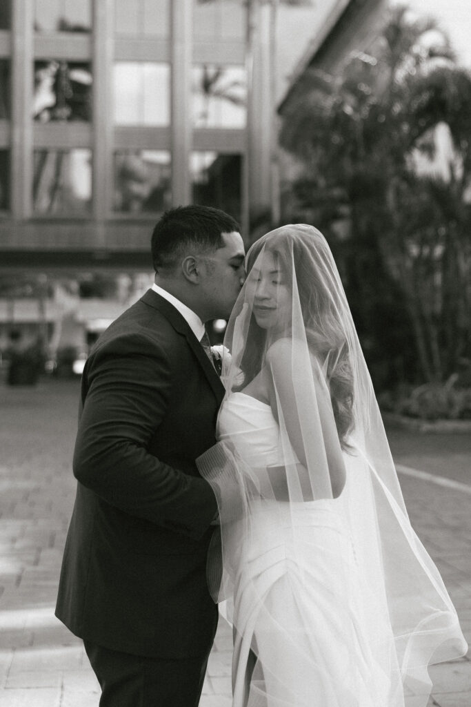 romantic bridal portraits in honolulu