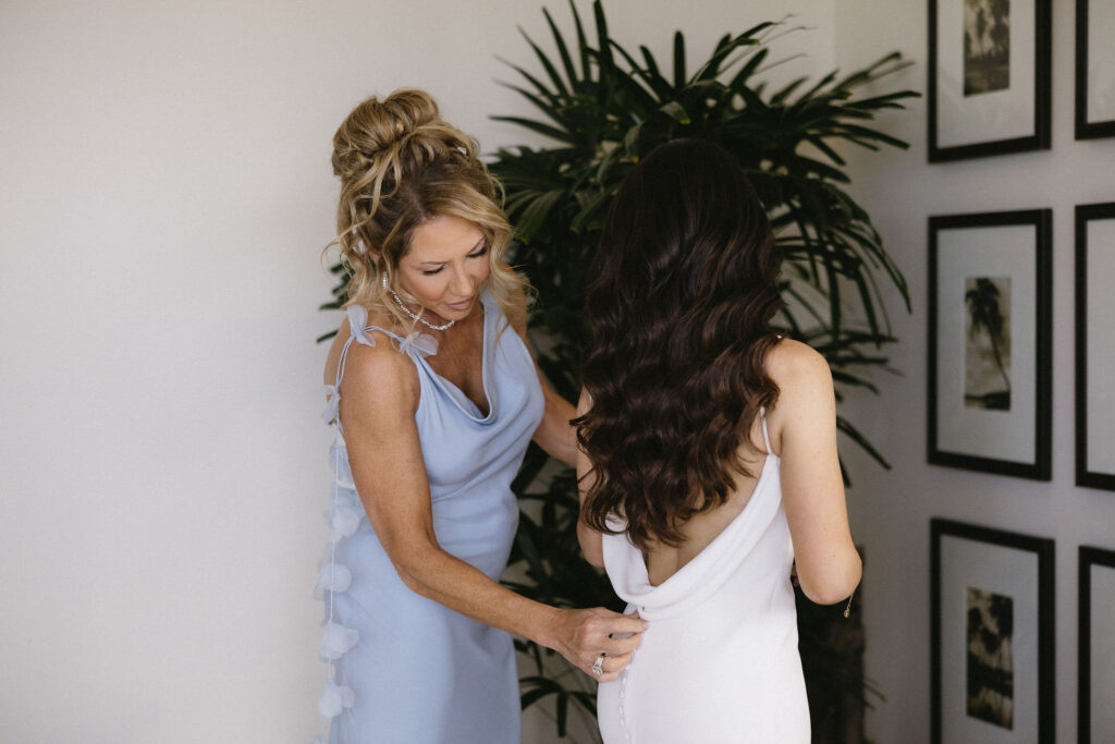 beautiful picture of the bride and her mom